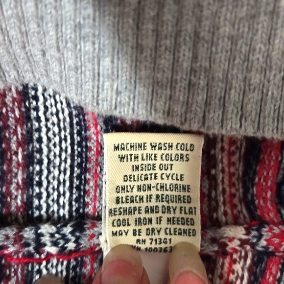 L.L.Bean signature Sweater. Women's Medium. Grey, pink stripped. Size M - Picture 8 of 9